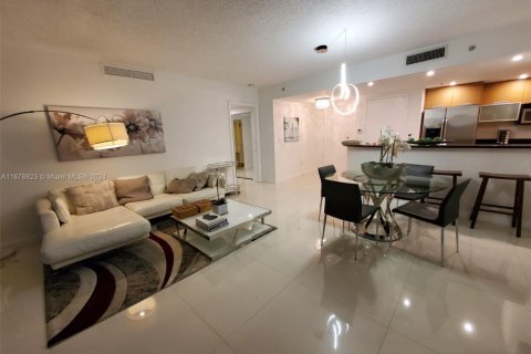 Condo in North Bay Village, Florida, 2 bedrooms  № 1729502 - photo 6