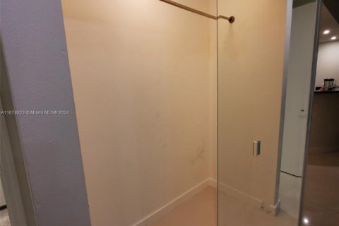 Condo in North Bay Village, Florida, 2 bedrooms  № 1729502 - photo 18
