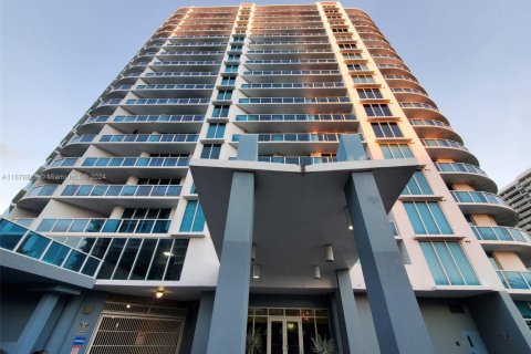 Condo in North Bay Village, Florida, 2 bedrooms  № 1729502 - photo 28