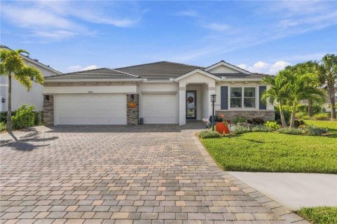 House in Lakewood Ranch, Florida 4 bedrooms, 263.66 sq.m. № 2421877 - photo 2