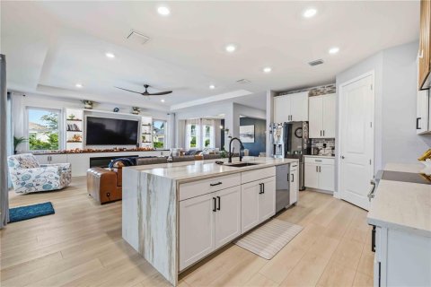 House in Lakewood Ranch, Florida 4 bedrooms, 263.66 sq.m. № 2421877 - photo 10