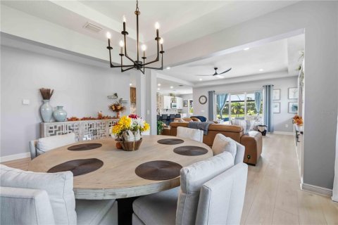 House in Lakewood Ranch, Florida 4 bedrooms, 263.66 sq.m. № 2421877 - photo 6