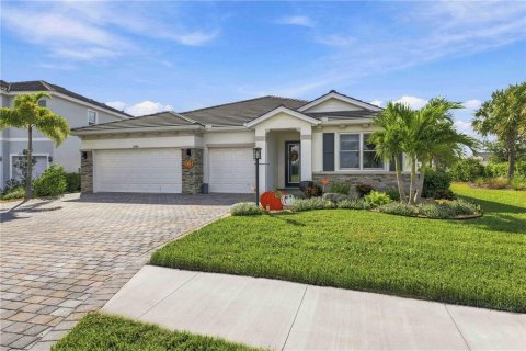 House in Lakewood Ranch, Florida 4 bedrooms, 263.66 sq.m. № 2421877 - photo 3