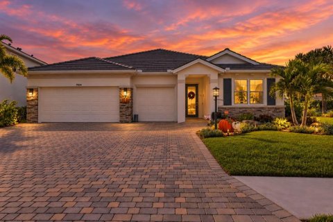 House in Lakewood Ranch, Florida 4 bedrooms, 263.66 sq.m. № 2421877