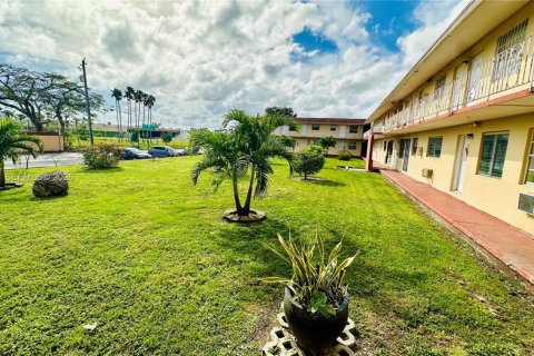 Condo in Miami, Florida, 1 bedroom  № 2000690 - photo 6