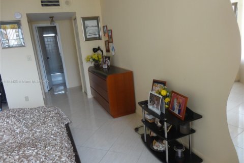 Copropriété à louer à Hallandale Beach, Floride: 1 chambre, 92.9 m2 № 1839635 - photo 24