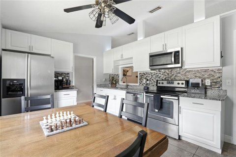 House in Longwood, Florida 3 bedrooms, 130.06 sq.m. № 1904022 - photo 4