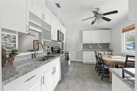 House in Longwood, Florida 3 bedrooms, 130.06 sq.m. № 1904022 - photo 3