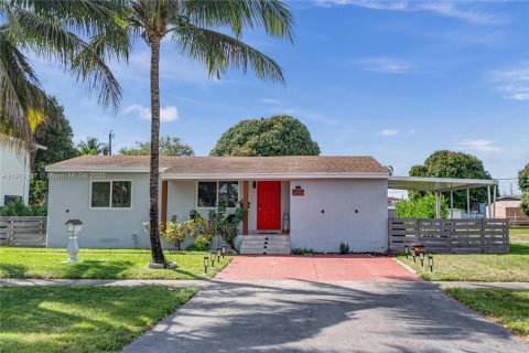 Купить виллу или дом в Майами, Флорида 5 спален, 257.15м2, № 1974394 - фото 2