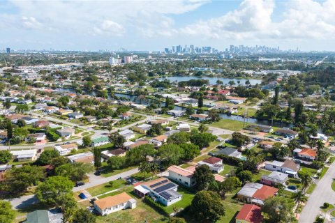 Купить виллу или дом в Майами, Флорида 5 спален, 257.15м2, № 1974394 - фото 6