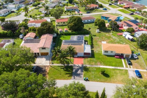 Купить виллу или дом в Майами, Флорида 5 спален, 257.15м2, № 1974394 - фото 3