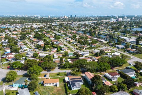 Купить виллу или дом в Майами, Флорида 5 спален, 257.15м2, № 1974394 - фото 5
