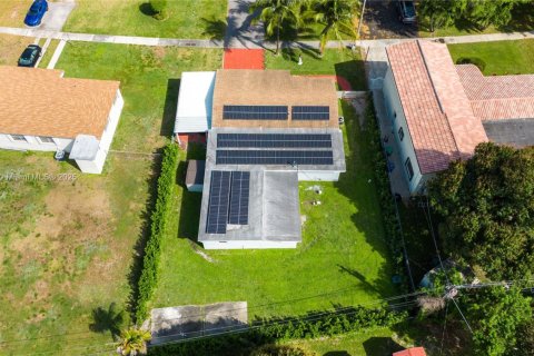 Купить виллу или дом в Майами, Флорида 5 спален, 257.15м2, № 1974394 - фото 4
