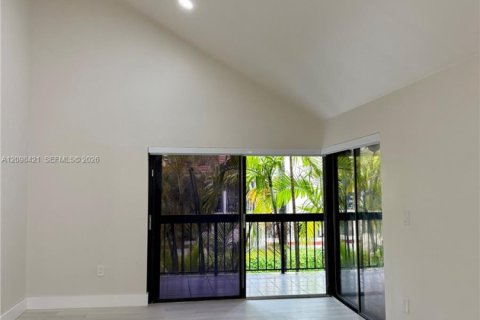 Appartement à louer à Miami, Floride: 3 chambres, 102.38 m2 № 2397730 - photo 4