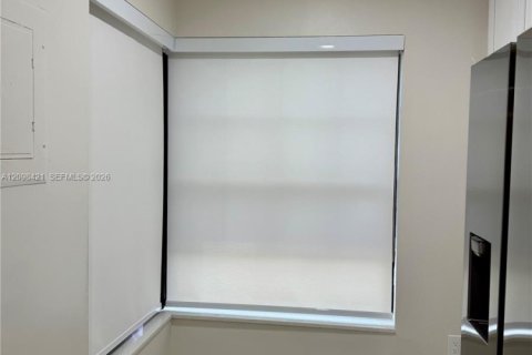 Appartement à louer à Miami, Floride: 3 chambres, 102.38 m2 № 2397730 - photo 2
