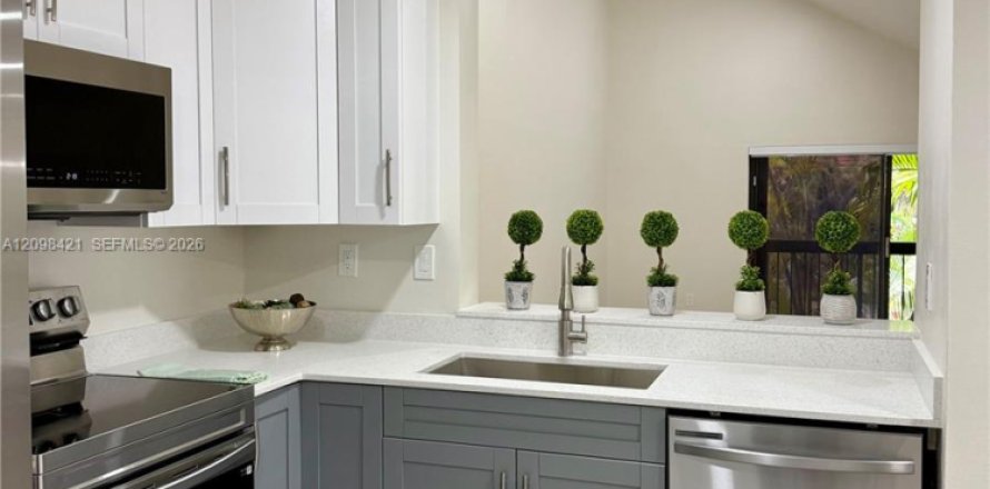 Appartement à Miami, Floride 3 chambres, 102.38 m2 № 2397730