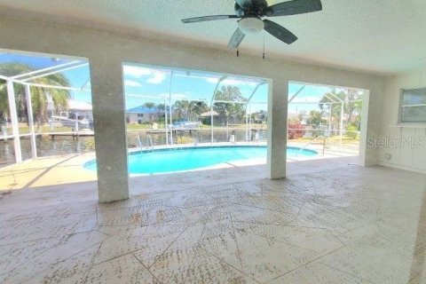 House in Punta Gorda, Florida 3 bedrooms, 155.43 sq.m. № 2214227 - photo 4