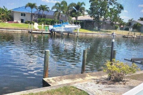 House in Punta Gorda, Florida 3 bedrooms, 155.43 sq.m. № 2214227 - photo 6