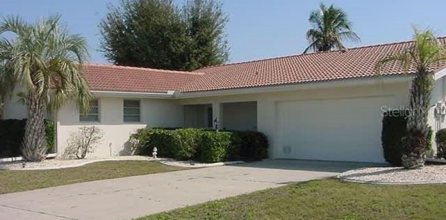 House in Punta Gorda, Florida 3 bedrooms, 155.43 sq.m. № 2214227