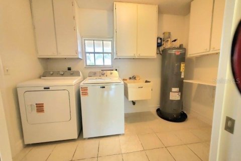House in Punta Gorda, Florida 3 bedrooms, 155.43 sq.m. № 2214227 - photo 25