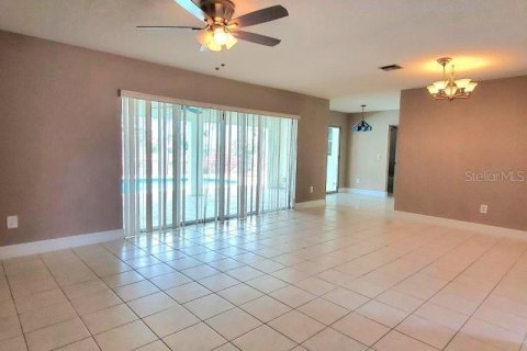 House in Punta Gorda, Florida 3 bedrooms, 155.43 sq.m. № 2214227 - photo 13