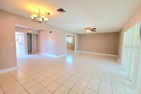 House in Punta Gorda, Florida 3 bedrooms, 155.43 sq.m. № 2214227 - photo 12