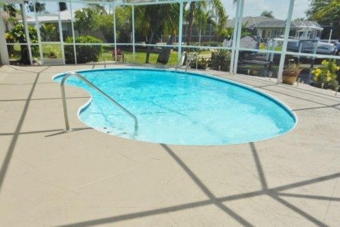 House in Punta Gorda, Florida 3 bedrooms, 155.43 sq.m. № 2214227 - photo 2