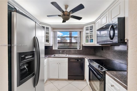 Copropriété à vendre à Pembroke Pines, Floride: 2 chambres, 94.85 m2 № 2071684 - photo 3