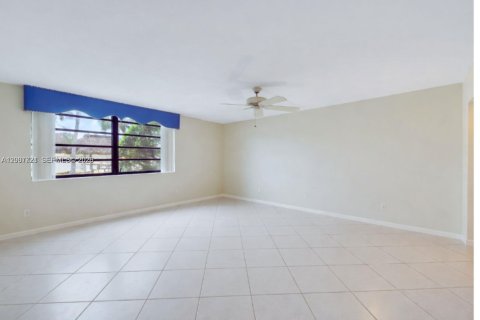 Copropriété à vendre à Pembroke Pines, Floride: 2 chambres, 94.85 m2 № 2071684 - photo 4