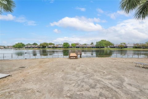 Copropriété à vendre à Pembroke Pines, Floride: 2 chambres, 94.85 m2 № 2071684 - photo 9
