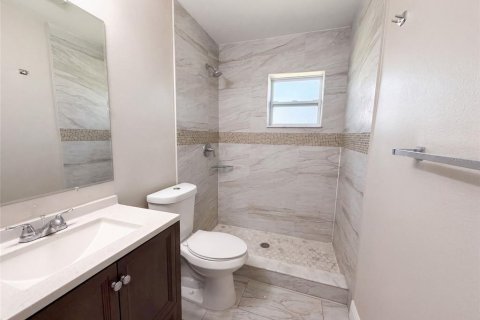 House in Brandon, Florida 3 bedrooms, 99.03 sq.m. № 2322787 - photo 13