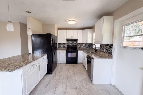 House in Brandon, Florida 3 bedrooms, 99.03 sq.m. № 2322787 - photo 3