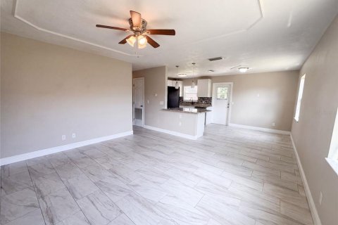House in Brandon, Florida 3 bedrooms, 99.03 sq.m. № 2322787 - photo 8