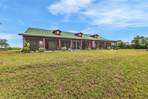 House in Punta Gorda, Florida 4 bedrooms, 322.09 sq.m. № 1917927 - photo 4