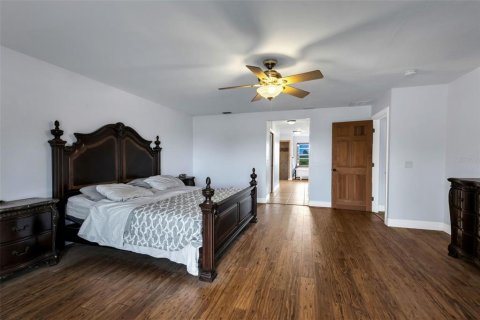 House in Punta Gorda, Florida 4 bedrooms, 322.09 sq.m. № 1917927 - photo 14