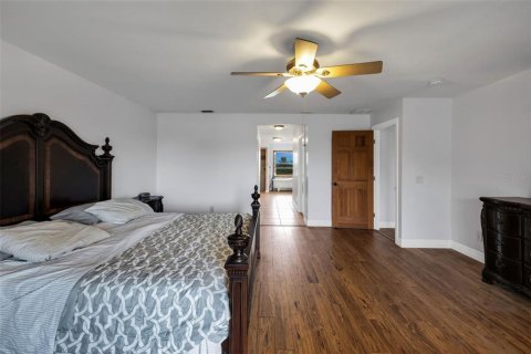 House in Punta Gorda, Florida 4 bedrooms, 322.09 sq.m. № 1917927 - photo 15