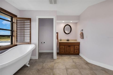 House in Punta Gorda, Florida 4 bedrooms, 322.09 sq.m. № 1917927 - photo 22