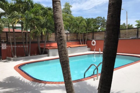 Condo in Miami, Florida, 1 bedroom  № 1971830