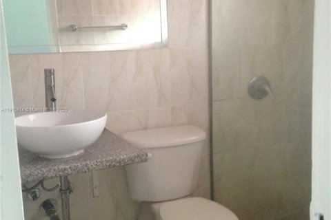 Condo in Miami, Florida, 1 bedroom  № 1971830 - photo 23