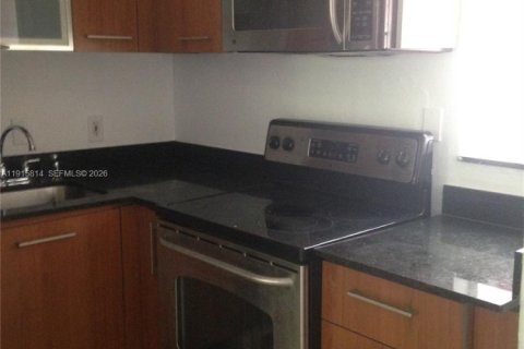 Condo in Miami, Florida, 1 bedroom  № 1971830 - photo 27