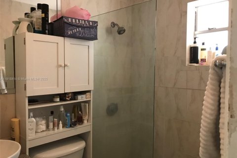 Condo in Miami, Florida, 1 bedroom  № 1971830 - photo 20