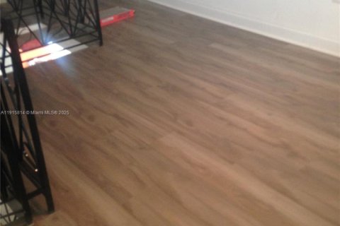 Condo in Miami, Florida, 1 bedroom  № 1971830 - photo 25