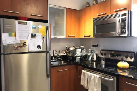 Condo in Miami, Florida, 1 bedroom  № 1971830 - photo 8