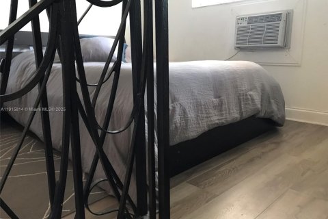 Condo in Miami, Florida, 1 bedroom  № 1971830 - photo 15