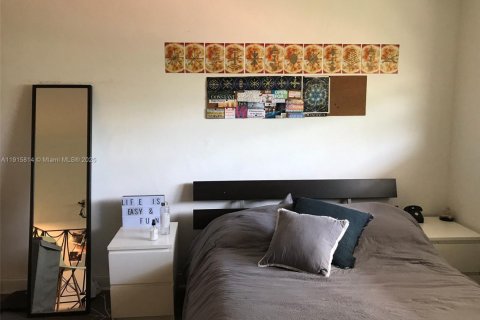 Condo in Miami, Florida, 1 bedroom  № 1971830 - photo 19