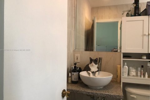 Condo in Miami, Florida, 1 bedroom  № 1971830 - photo 21