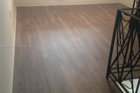 Condo in Miami, Florida, 1 bedroom  № 1971830 - photo 24