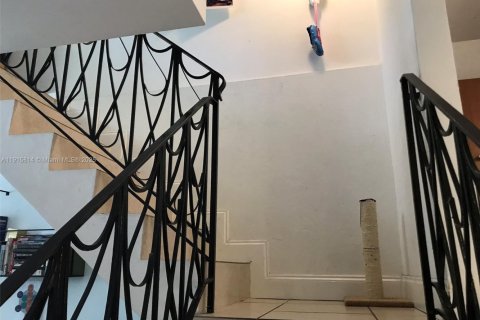 Condo in Miami, Florida, 1 bedroom  № 1971830 - photo 12