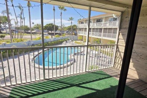 Touwnhouse à louer à Holmes Beach, Floride: 2 chambres, 102.75 m2 № 2421738 - photo 2