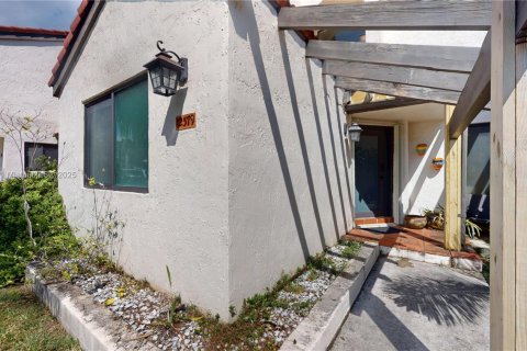 Townhouse in Miami, Florida 3 bedrooms, 137.87 sq.m. № 1862530 - photo 1